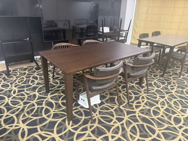 岐阜の森が育てた「やさしい家具」